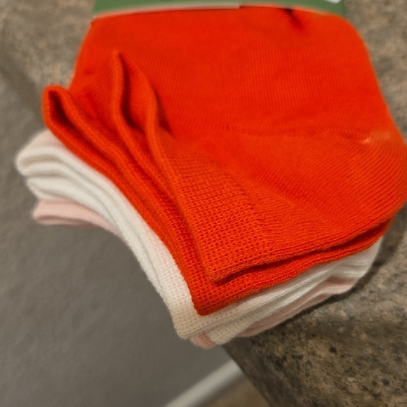 Kate Spade Pink Socks with Strawberry Design 3 Pairs Nwt - Picture 3 of 4